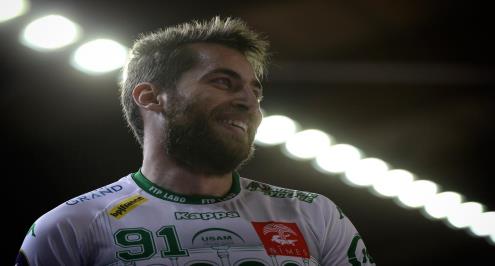 محمد سند يفوز بجائزة أفضل جناح أيمن في دوري كرة اليد الفرنسي